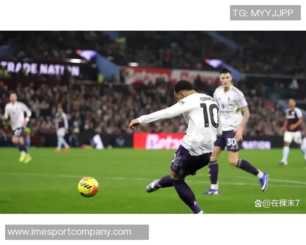 曼联客战维拉面临严峻考验四名主力缺阵能否延续连胜纪录